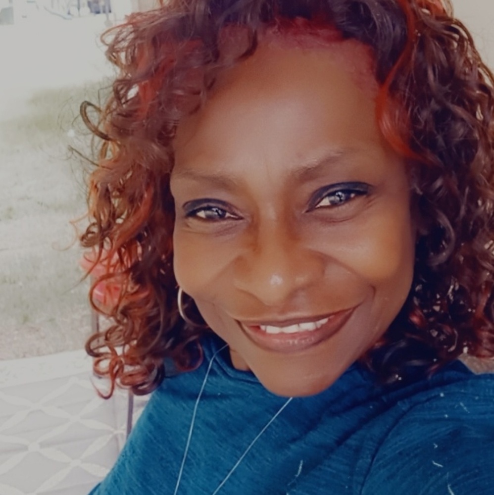 Meet your Posher, Deloise